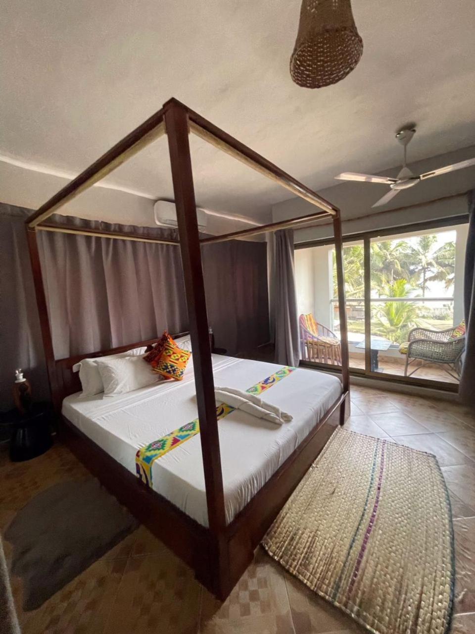 Afiki Hotel Elmina Exterior photo