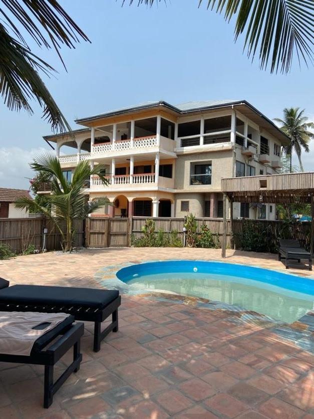 Afiki Hotel Elmina Exterior photo
