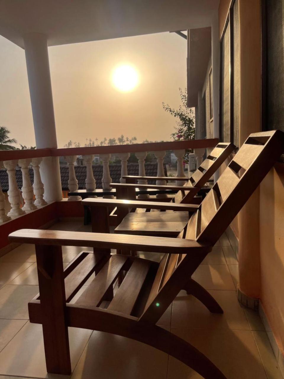 Afiki Hotel Elmina Exterior photo