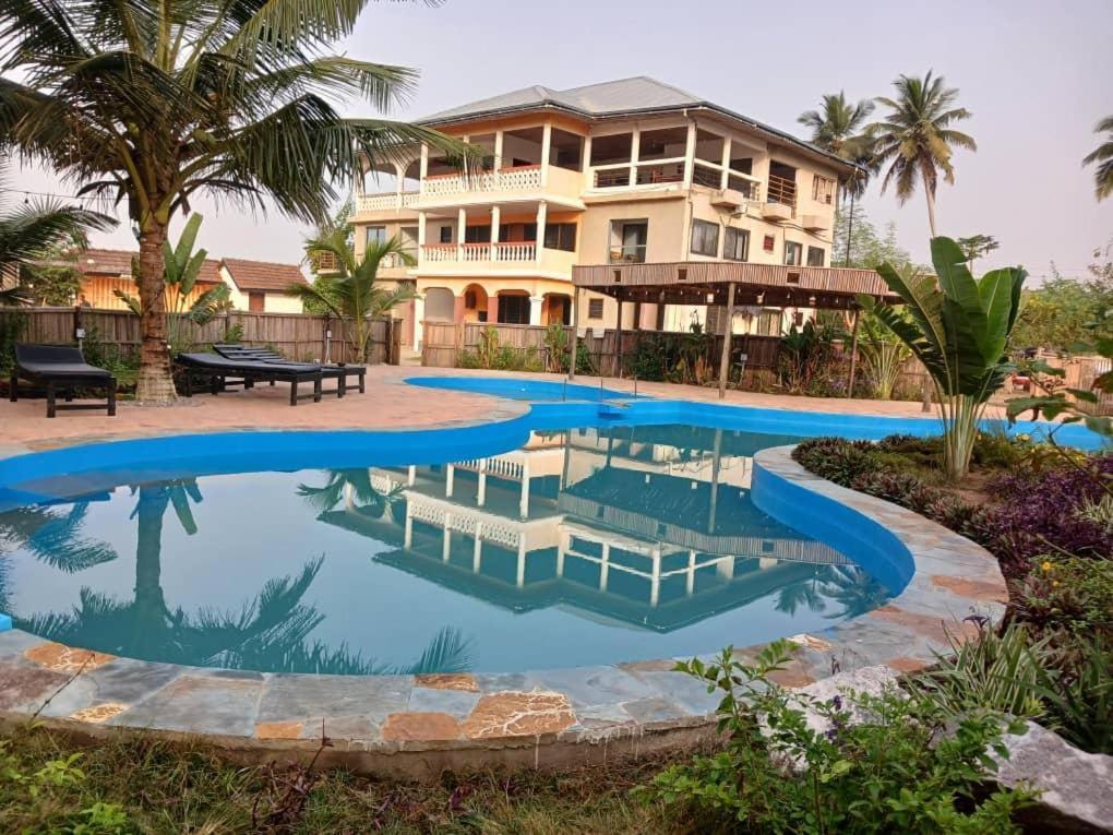 Afiki Hotel Elmina Exterior photo