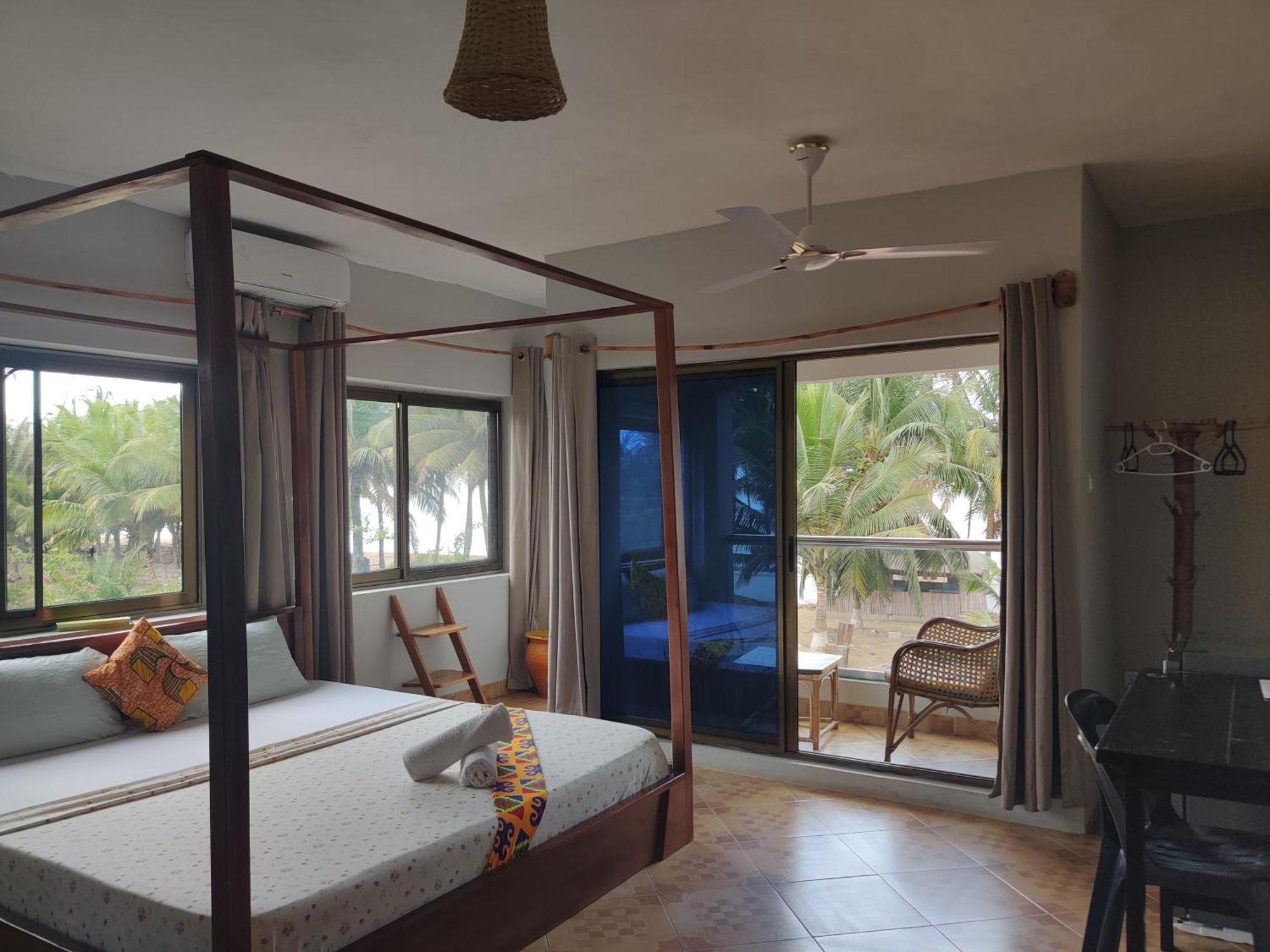 Afiki Hotel Elmina Exterior photo