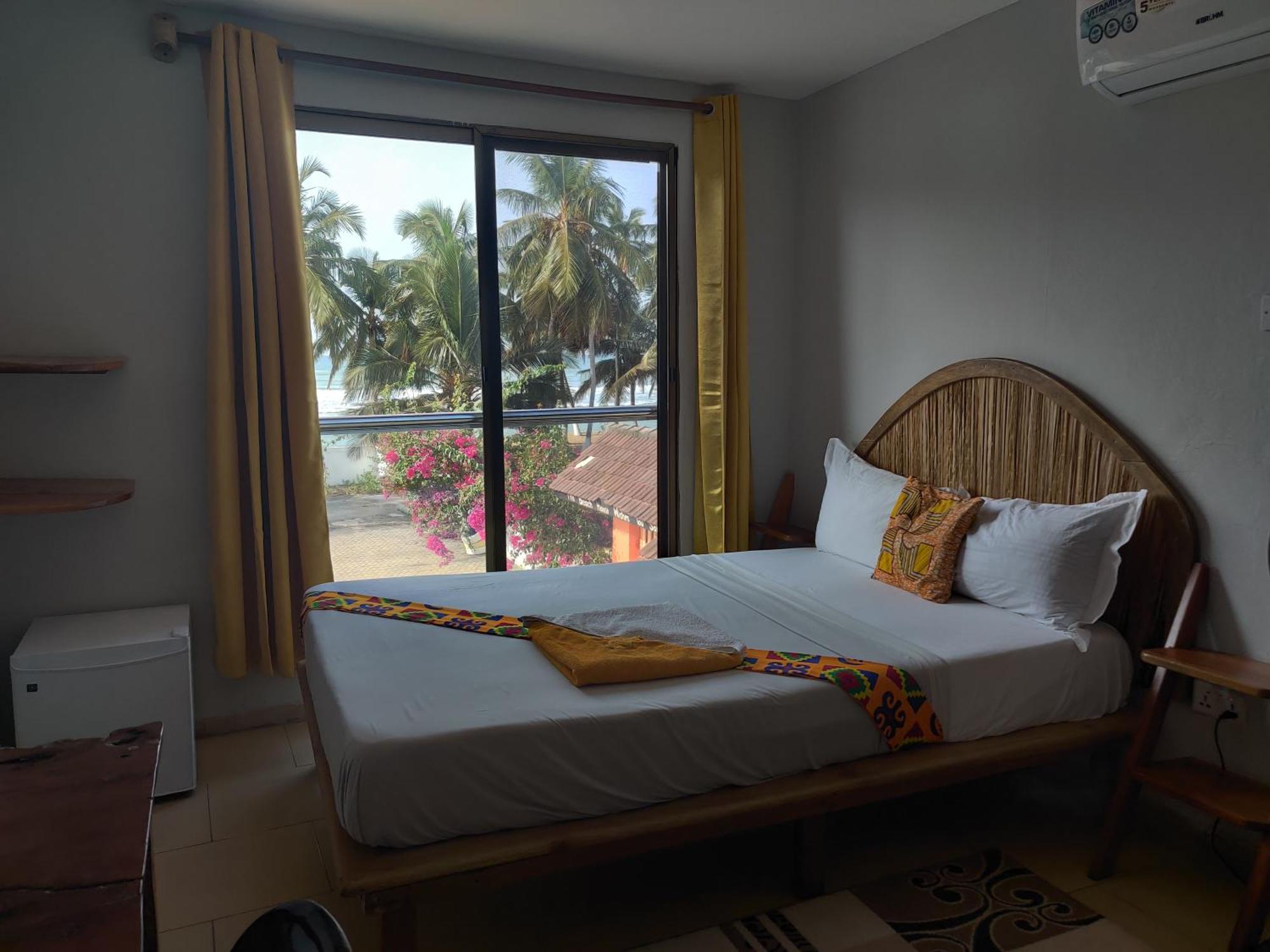 Afiki Hotel Elmina Exterior photo