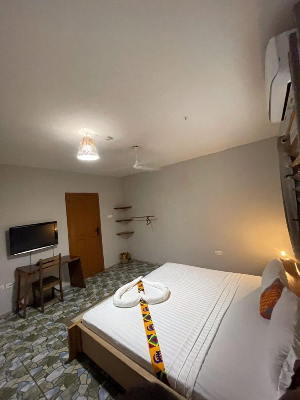 Afiki Hotel Elmina Exterior photo